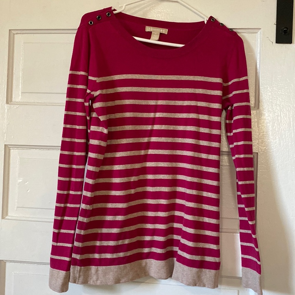 3 for $10 tops! Bundle 3 tops for $10 including this 
Banana Republic top.